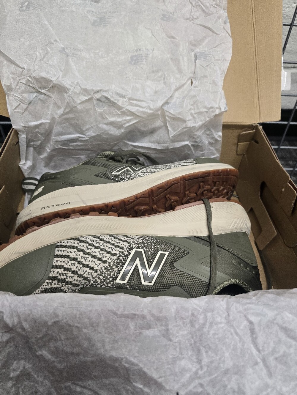 New Balance Men's Olive/White Trail Sneakers